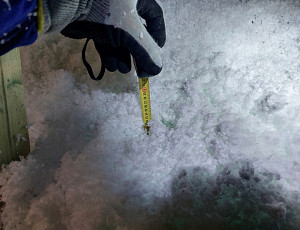 Zateplení stropu novostavby rodinného domu pomocí foukané izolace